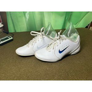 Nike’s Women Go Fight White Shoes Size 5.5